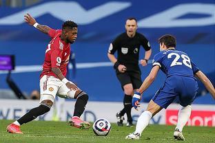 曼联客场不败创英超最长纪录，B费贡献2球1助攻，但防守漏洞明显，积分排名靠后。