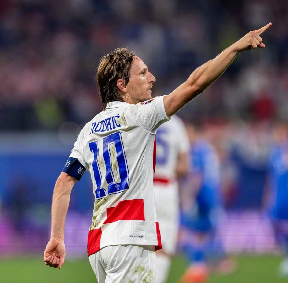 凯尔特人外线命中率提升，进攻体系稳定